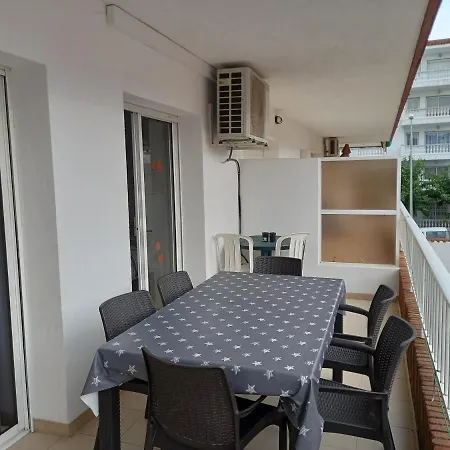 Apartamento De Vacaciones Sector El Pins Apartment